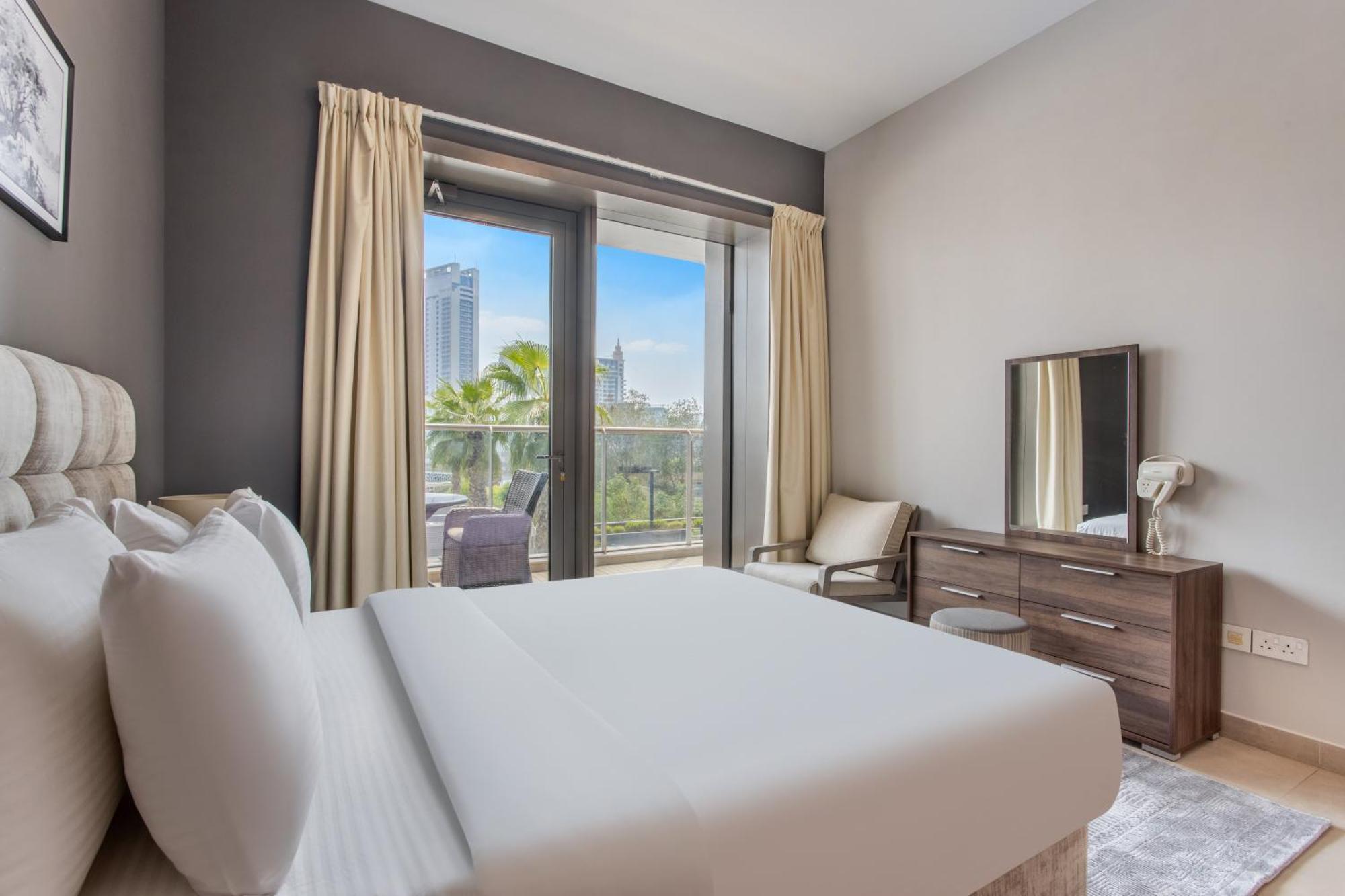 Апартаменты Icon Casa Living - Sparkle Tower 1 Дубай Экстерьер фото